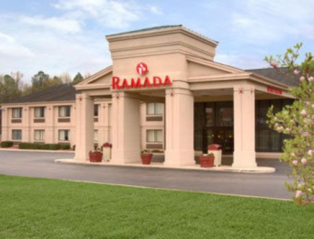 Отель Ramada By Wyndham Тускалуса Экстерьер фото